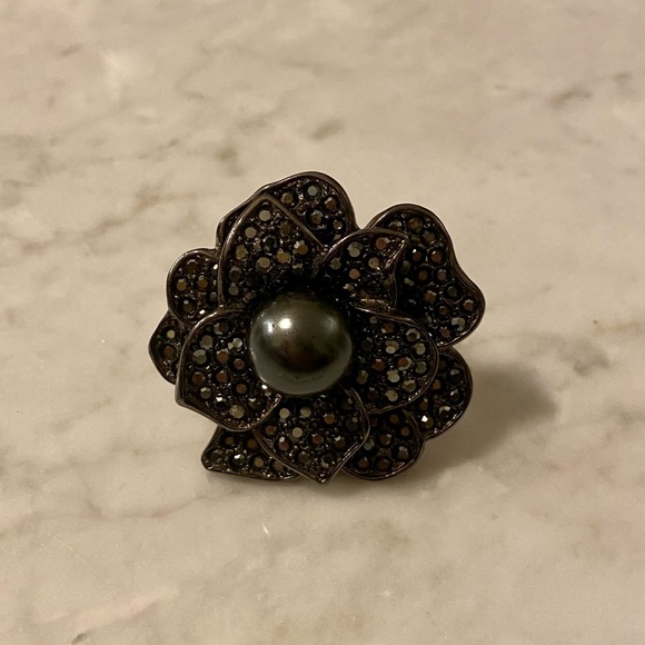 Kenneth Jay Lane Faux Pearl & Crystal Flower Cocktail Ring - Picture 5 of 7